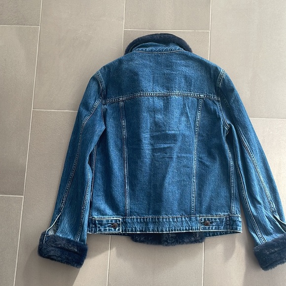 Good American the Luxe touch faux fur trim denim jacket - Picture 14 of 17